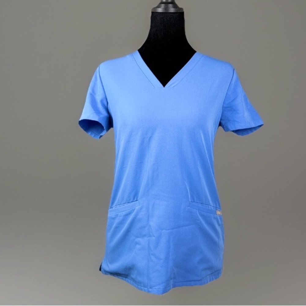 Figs Casma Technical Collection Three Pocket Ceil Blue Scrub Top Womens XXS